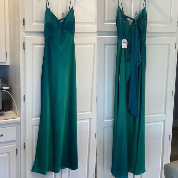 Betsy & Adam Green Umbrae Iridescent Satin Babydoll Maxi Gown Adjustable Straps - Picture 1 of 11